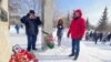 Новосибирск: память Немцова почтили у памятника жертвам репрессий