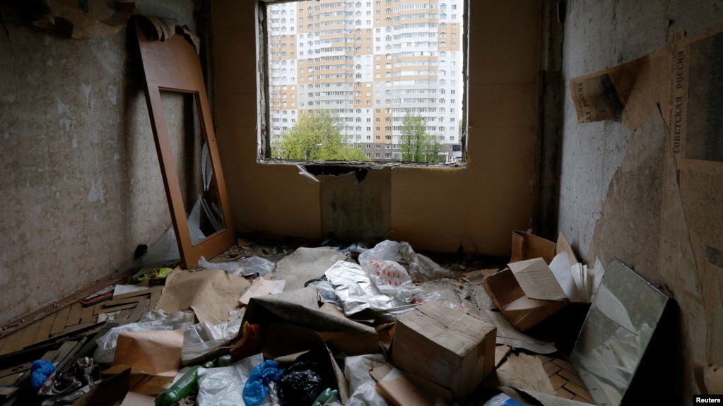 An interior view shows part of a five-story apartment building in Moscow that is slated for demolition.