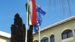 Zastave Irana i Bosne i Hercegovine ispred Perzijsko-bosanskog koledža sa internatom u Ilijašu kod Sarajeva, januar 2026.