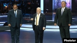Слева направо: Учредители гуманитарной премии «Аврора» Рубен Варданян, Вардан Грегорян и Нубар Афеян, Ереван, май 2017 г.