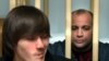 Бывший милиционер Сергей Хаджикурбанов (справа) во время суда. Архивное фото.