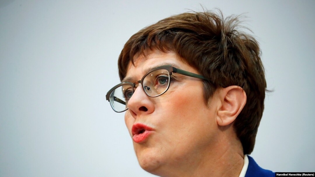 Ministrul german al apărării, Annegret Kramp-Karrenbauer, spune că justificarea adusă de Rusia pentru a mobiliza trupe la granița cu Ucraina și în Peninsula Crimeea nu stă în picioare.
