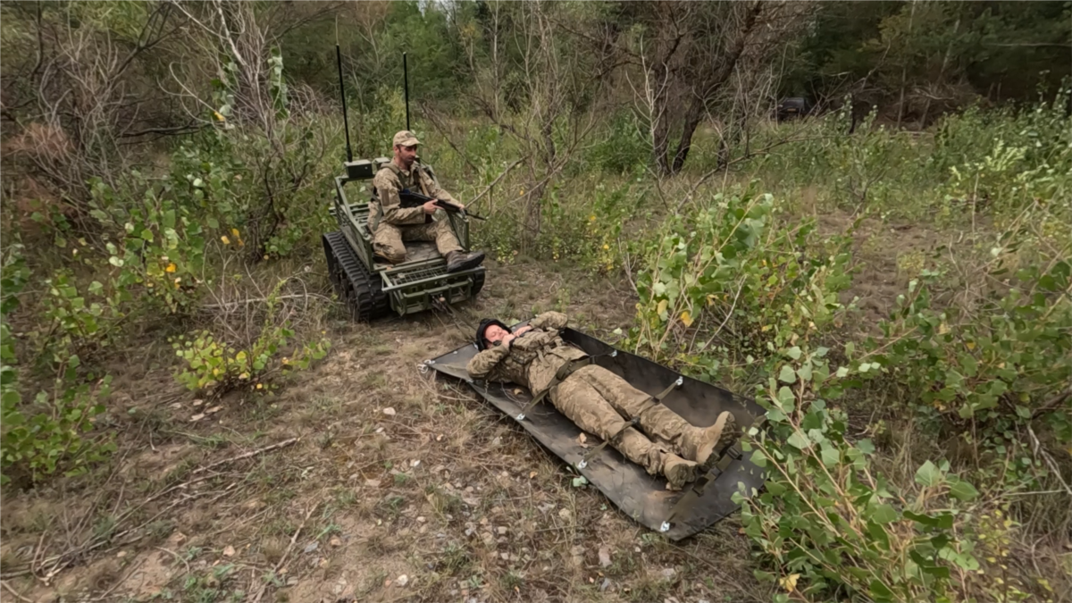 Військові 65 ОМБр ЗСУ вчаться проводити евакуацію з передової на роботі «Веприк»