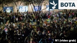 Pamje nga protesta e 15 marsit 2025 në Beograd, ku dyshohet se është përdorur topi zanor.