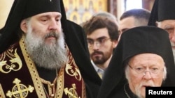 შიო III და ბართლომეოს I სამების ტაძარში, პატრიარქ ილია II-ის დაკრძალვის დღეს.