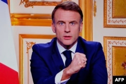 Președintele francez Emmanuel Macron s-a adresat țării ieri seară. El le-a spus cetățenilor că nu are de gând să demisioneze.