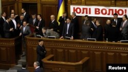 Опозиція заявляє, що розблокує парламент лише після зустрічі з Януковичем