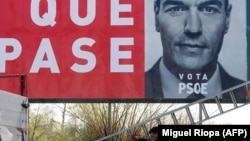 Predizborni plakat sa likom lidera Španske socijalističke radničke partije Pedra Sančeza