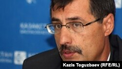 Евгений Жовтис, председатель Казахстанского бюро по правам человека. Алматы, 16 апреля 2012 года. 