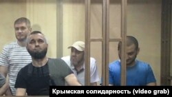 Узеїр Абдуллаєв (другий справа) на засіданні суду в Ростові-на-Дону, архівне фото