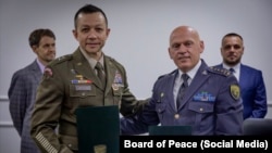 Gjeneralmajor Jasper Jeffers, komandant i Forcës Ndërkombëtare Stabilizuese për Gazën, dhe gjenerallejtënant Bashkim Jashari, komandant i Forcës së Sigurisë së Kosovës, në Prishtinë, Kosovë, më 7 shtator 2026.