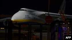 Un avion de marfă ucrainean „Antonov” pe 5 august 2026 la aeroportul german Leipzig-Halle din Schkeuditz, în estul Germaniei, după ce, în noaptea precedentă, fusese descoperită acolo o dronă încărcată cu explozibili.