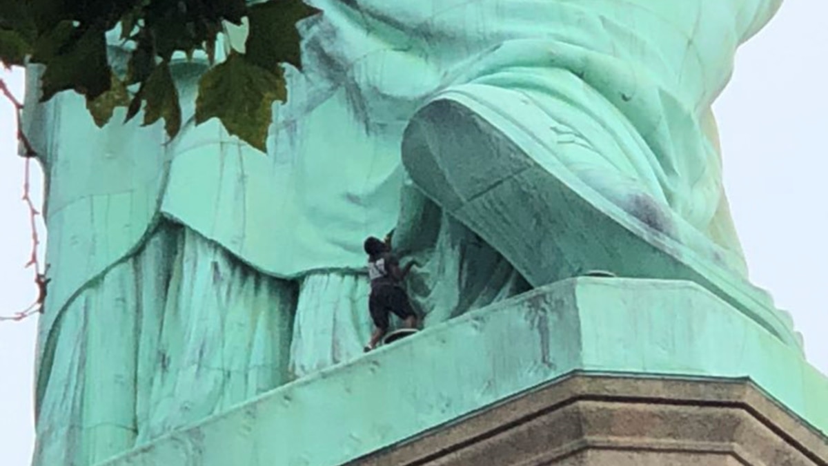 Cuanto mide la estatua de la libertad