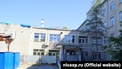 Здание больницы в приморском городе Большой Камень