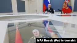 Перамовы Ўладзіміра Пуціна з Аляксандрам Лукашэнкам падчас вучэньняў. 21 траўня 2026 году