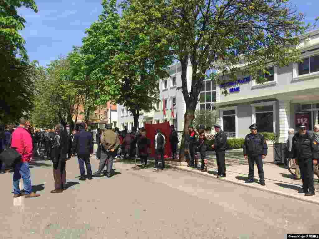 Protestuesit po kërkojnë lirimin e të arrestuarve në protestën e së shtunës në Kukës.