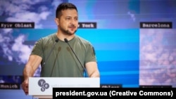 Presidenti i Ukrainës, Volodymyr Zelensky, gjatë një fjalimi në forumin YES. 9 shtator 2022.