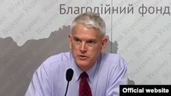 Стивен Пайфер, старший научный сотрудник Института Брукингс в Вашингтоне, экс-посол США в Украине.
