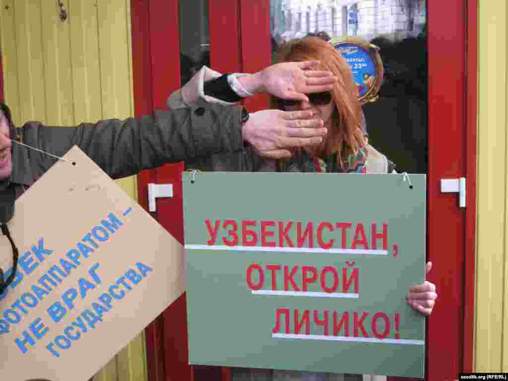 "Uzbekistan, uncover your face!"