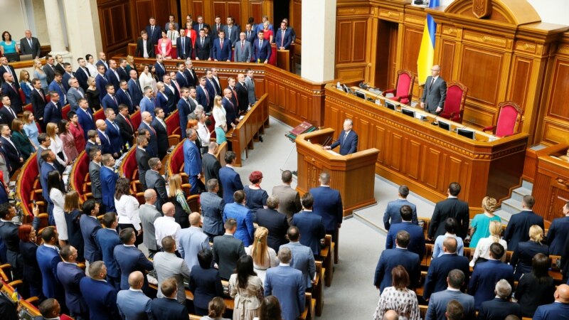 Украинада депутаттардын кол тийбестиги чектелет