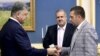 Петр Порошенко назначил Бориса Бабина (справа) новым постпредом в Крыму, 17 августа 2017 года 