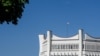 Бел-чырвона-белы сьцяг над будынкам абласнога драмтэатру ў Горадні 15 жніўня