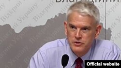 Стівен Пайфер, колишній посол США в Україні