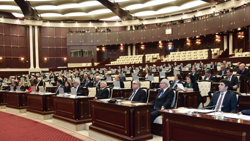 Азери парламенти өзүн өзү таратууга көндү