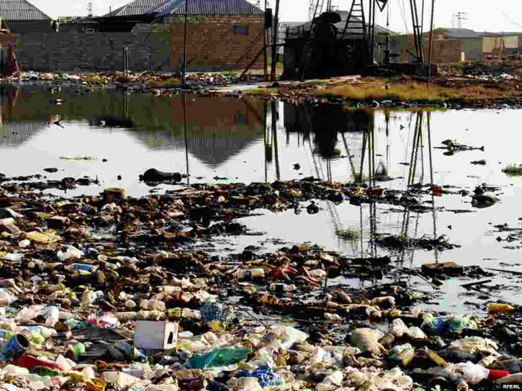 Bakının Balaxanı, Şüvəlan qəsəbələrindən və «İkinci mədən ərazisi»ndən fotosessiya... Ətraflı