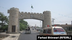 په تیرا کې تر پېښې وروسته ګڼو خلکو د جولای پر ۲۷مه په جمرود کې پر باب خیبر مظاهره وکړه - انځور له ارشیفه. 