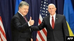 Вице-президент США Майк Пенс во время встречи с президентом Украины Петром Порошенко 18 февраля