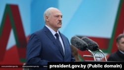 Аляксандар Лукашэнка падчас выступу на Дні Перамогі ў Менску