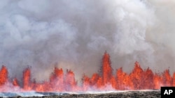 Вулкан вивергає лаву в Гріндавіку, Ісландія, середа, 29 травня 2024 року