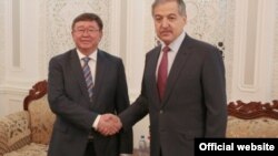 Дидори Сироҷиддин Аслов бо Дамба Ганхуяг 