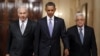 Ysraýylyň premýer-ministri Benýamin Netenýahu (çepde), ABŞ-nyň prezidenti Barak Obama (ortada) we Palestinanyň prezidenti Mahmud Abbas Waşingtonda, 2010-njy ýylyň 1-nji sentýabry.