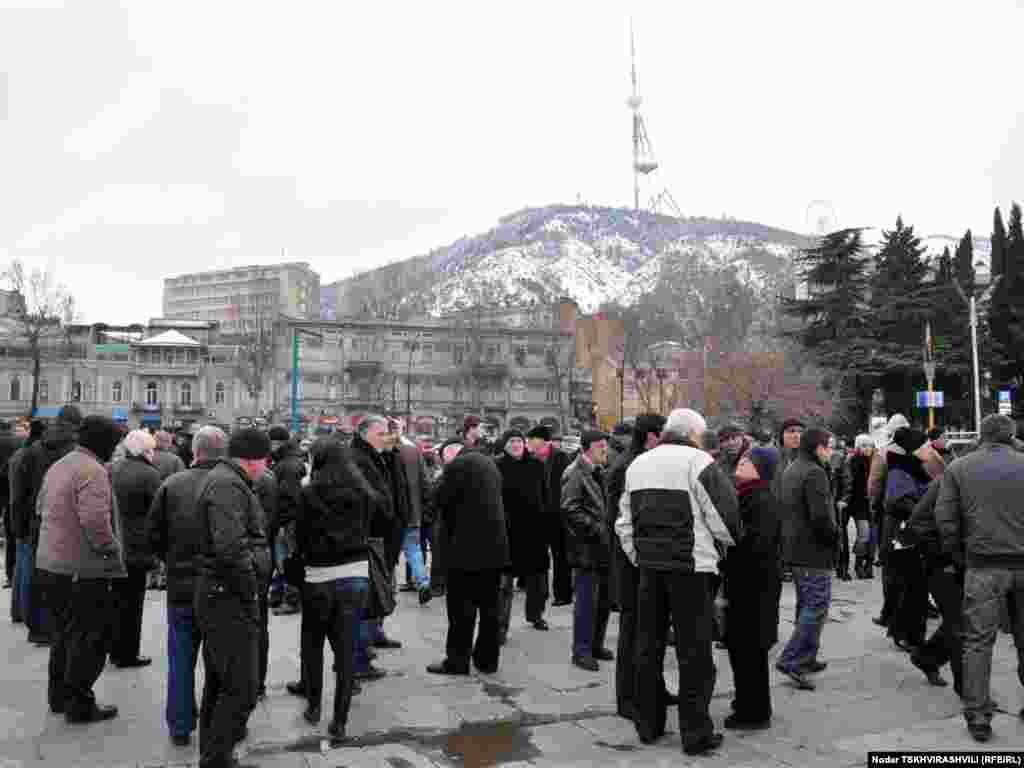 საპროტესტო აქციის მონაწილე მძღოლები - რამდენიმე დღეა, რაც თბილისში სამარშრუტო მიკროავტობუსების მძღოლების საპროტესტო აქციები იმართება.