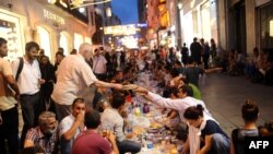 Turkish antigovernment protesters gather as they break their first day of fasting for the Muslim holy month of Ramadan on Istiklal Street, Istanbul's main shopping corridor, on July 9. (file photo)