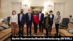 Журналісти розповіли американським сенаторам про роботу української служби Радіо Свобода і виклики для колег із російської та білоруської служб