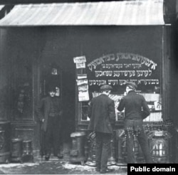 Magazinul lui Wolf Leiser din Odesa la Paris în 1925