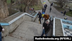 Уборка парка как акция против российской оккупации Крыма, Симферополь, 8 марта 2014 года