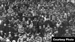 ТАССРны оештыру корылтаенда катнашучылар, 1920 ел.