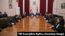 მერის მოვალეობის შემსრულებლის წარდგენა მერიის თანამშრომლებთან