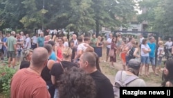 Protesni skup u Novom Sadu povodom prebijanja dečaka ispred Medicinske škole, 16. jul 2026.