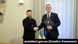 Прем’єр-міністр Естонії Крістен Міхал (п) із президентом України Володимиром Зеленським, фото ілюстративне