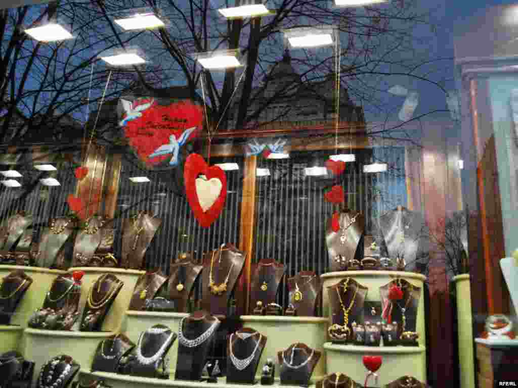 حال و هوای والنتاین در فروشگاه‌های پراگ: عکس‌هایی از امیر زمانی‌فر