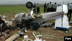 در این حادثه خلبان و کمک خلبان این هواپیمای آموزشی نظامی کشته شدند.