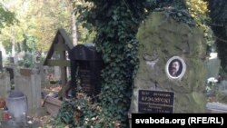 Магіла Пётры Крэчэўскага на Альшанскіх могілках у Празе