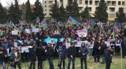 Müxalifətçilər meydana toplaşır