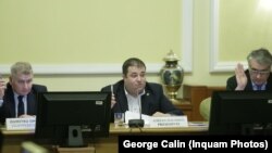 Adrian Solomon (centru), președinte al Comisiei pentru Muncă din Camera Deputaților