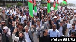 Owganystanyň ýaşyllar hereketi "Talybanyň" awtobus ýolagçylaryna eden hüjümine garşy protest geçirýär, Kabul, 2-nji iýun, 2016.